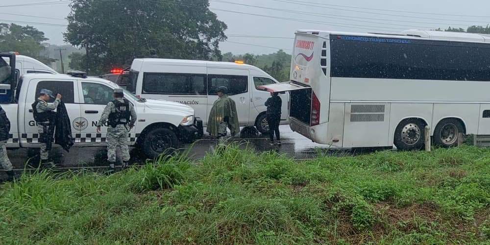 Cuarenta cubanos se atrincheran en camión para evitar ser detenidos