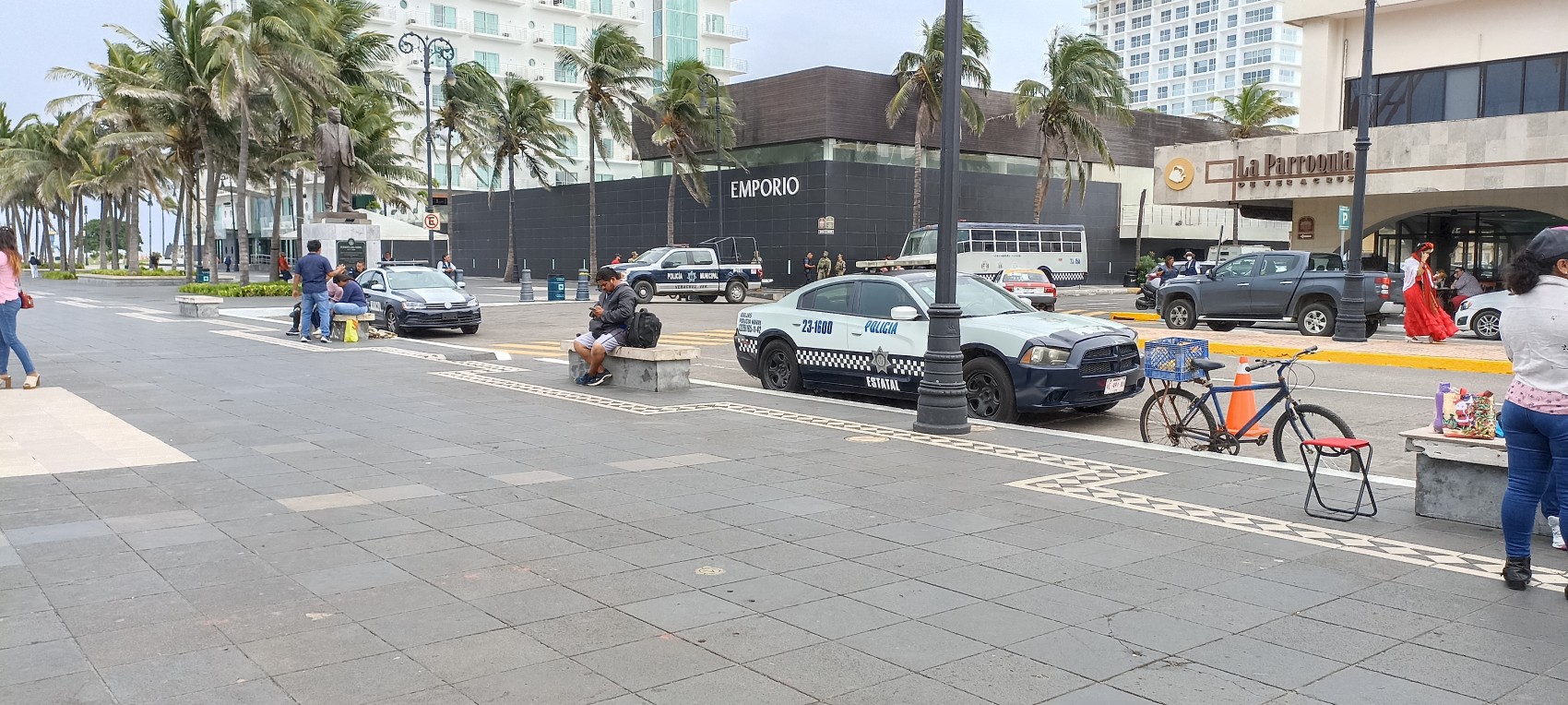 Abren la vialidad en calles aledañas al malecón de Veracruz tras retiro de vendedores