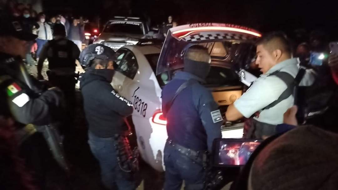 Juez libera a 3 policías de Veracruz sorprendidos en flagrancia robando en autopista Orizaba-Puebla