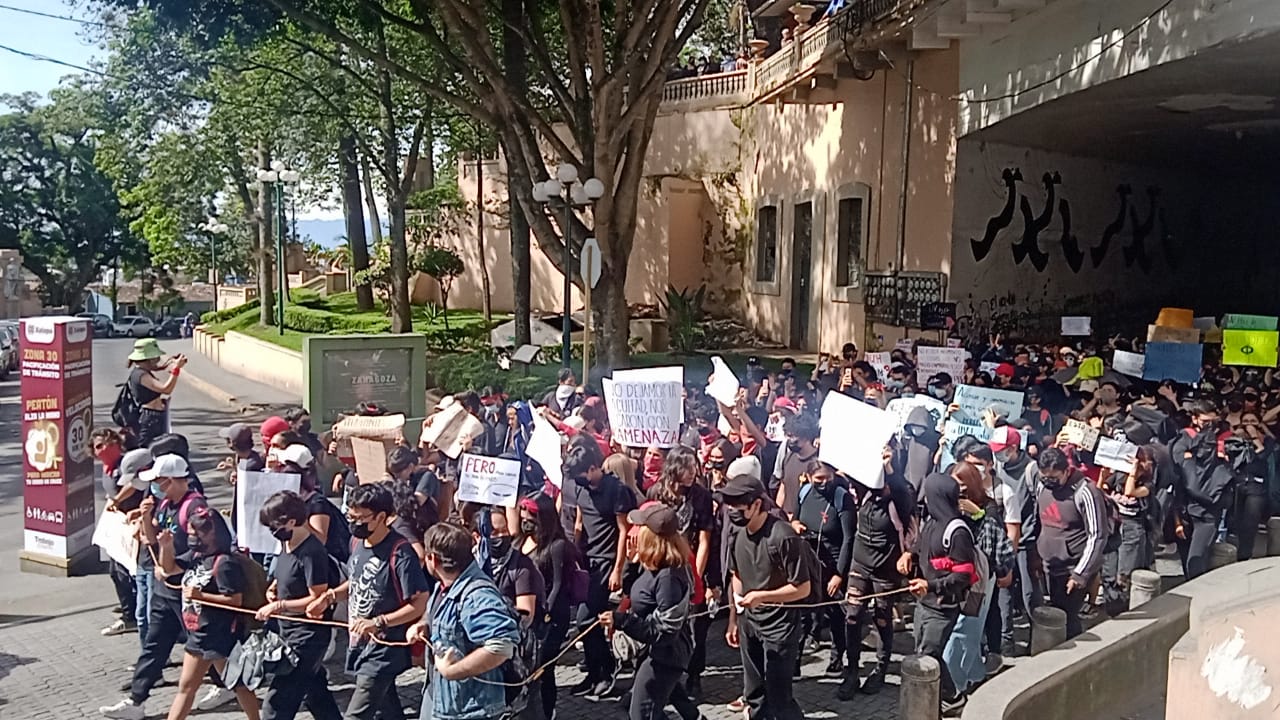 Universitarios marchan en Xalapa para exigir mayor seguridad en los campus