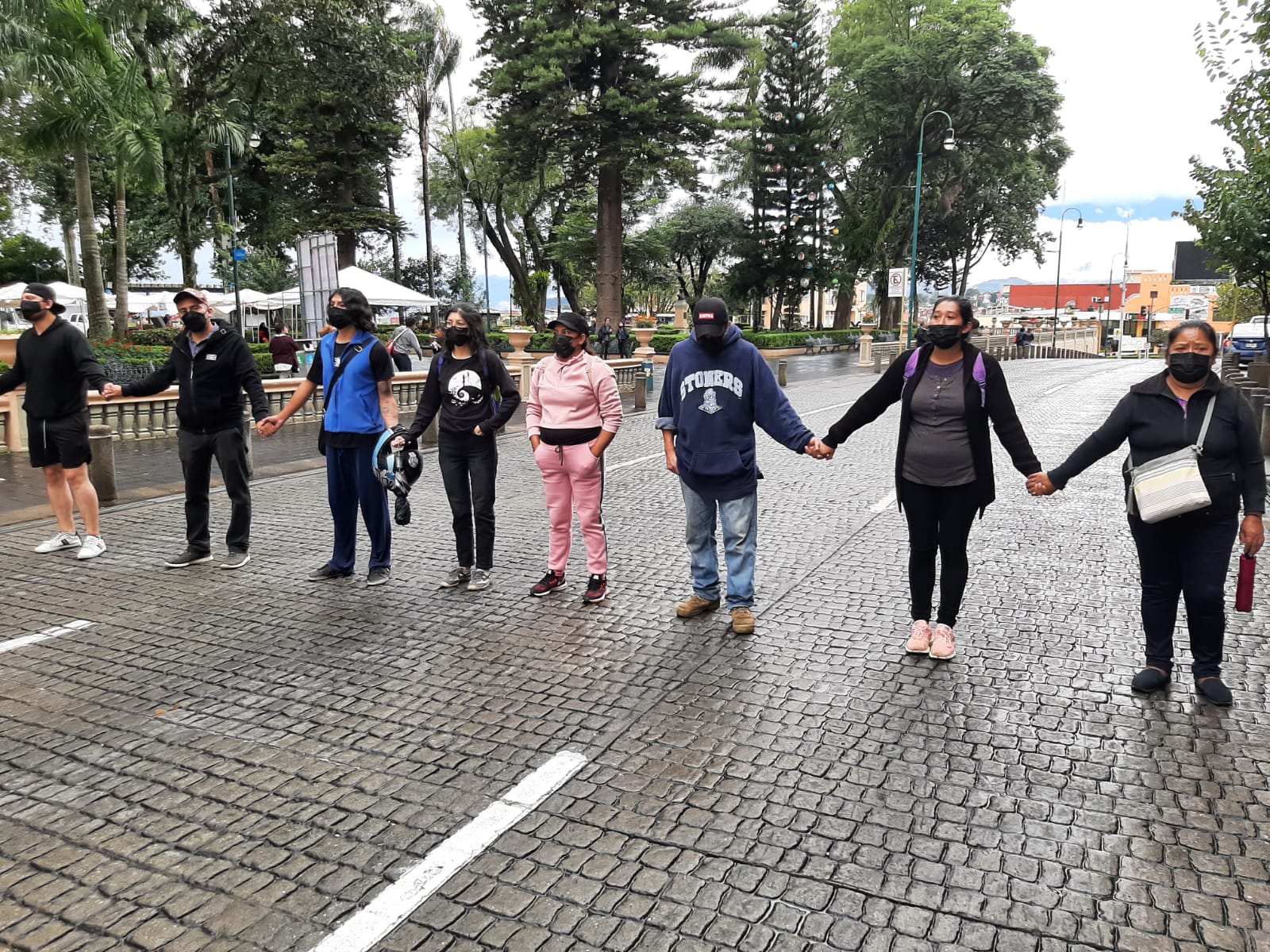 Familiares de detenidos por bloqueo paralizan el centro de Xalapa
