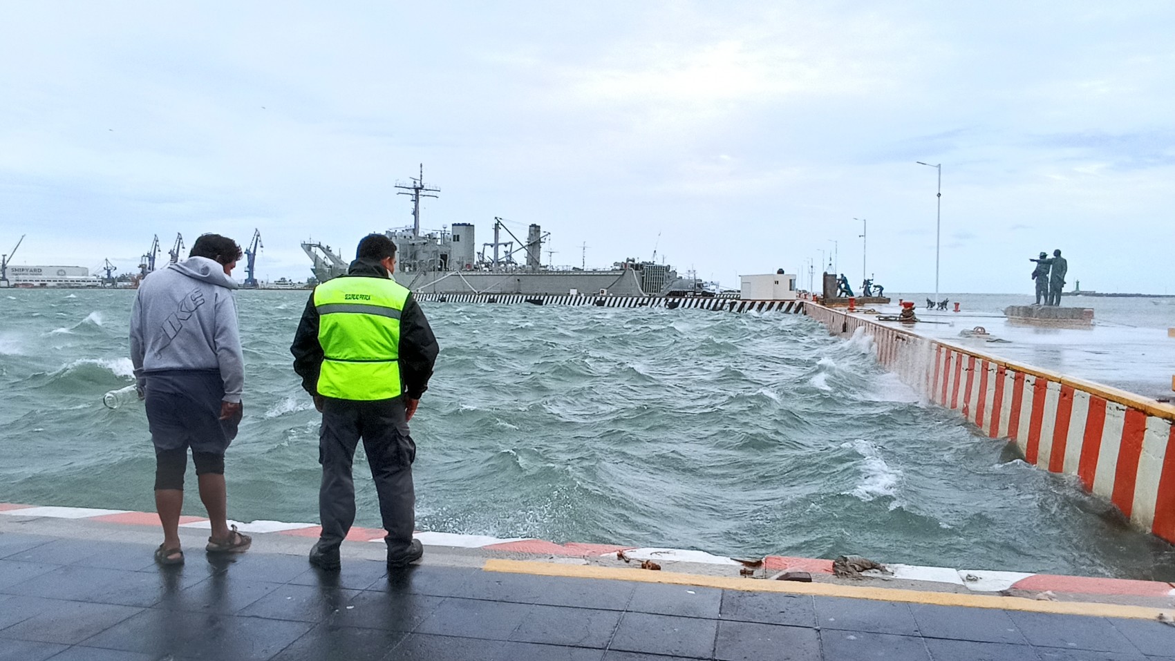 Rachas alcanzan los 87.3 km/h en la bahía sur del puerto de Veracruz