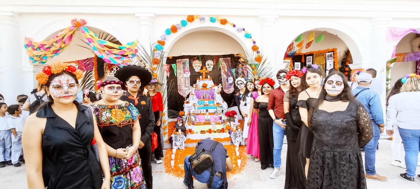 Inauguran exposición de altares por el Día de Muertos en Boca del Río