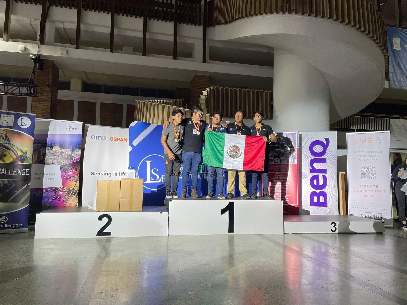 Estudiantes del ITSPR triunfan en el XIII Torneo Internacional de Robótica en Rumanía