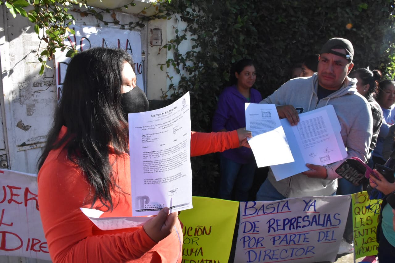 Exigen destitución de director de primaria de Nogales por presunto abuso de autoridad
