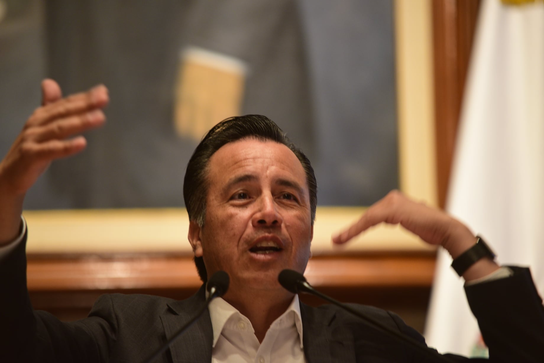 Cuitláhuac aumenta deuda estatal; supera los 44 mil mdp