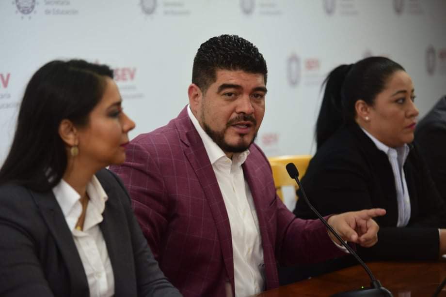 Zenyazen Escobar afirma que las puertas de la SEV están abiertas para atender a todos los maestros
