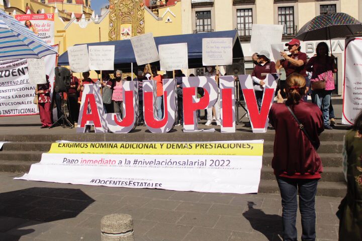 Jubilados del ISSSTE exigen pago de 2.8 mdp
