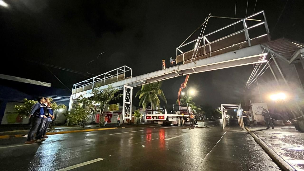 Concluye desmonte de puente peatonal en Boca del Río