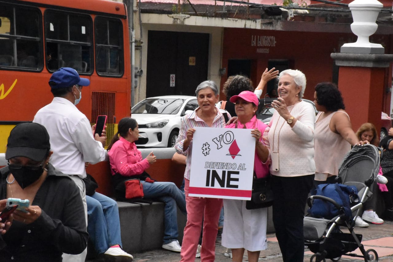 El INE no se toca, gritan orizabeños en marcha nacional