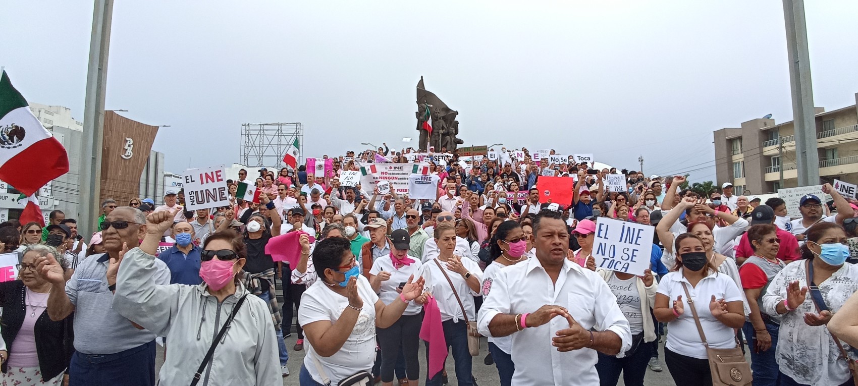 Miles marchan en defensa del INE en la zona conurbada Veracruz-Boca del Río