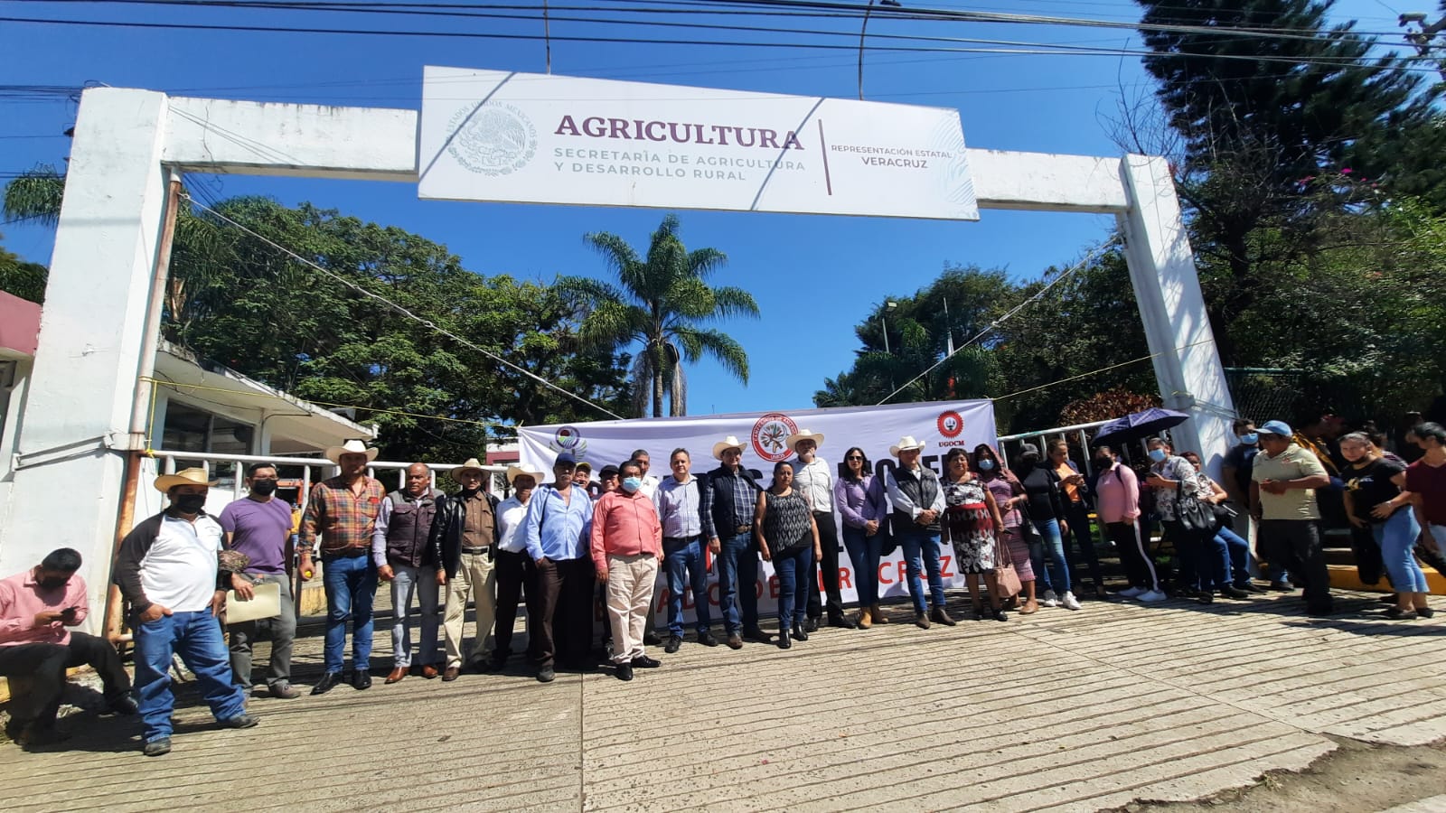 Productores se manifiestan en Sader, exigen mayor presupuesto al campo