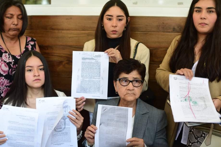 FGE prepara orden de aprehensión contra madre e hijas de Rogelio N