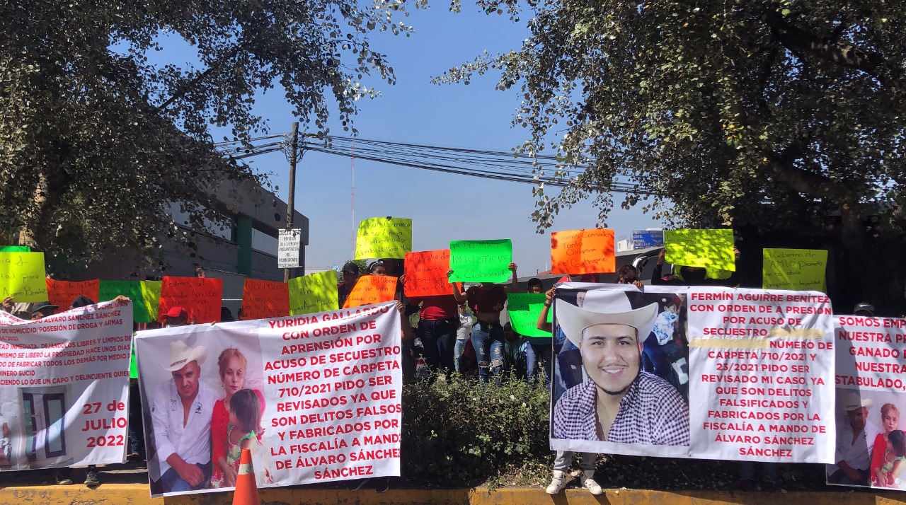 Veracruzanos protestan en juzgados del EdoMex, acusan corrupción en caso Jhovani