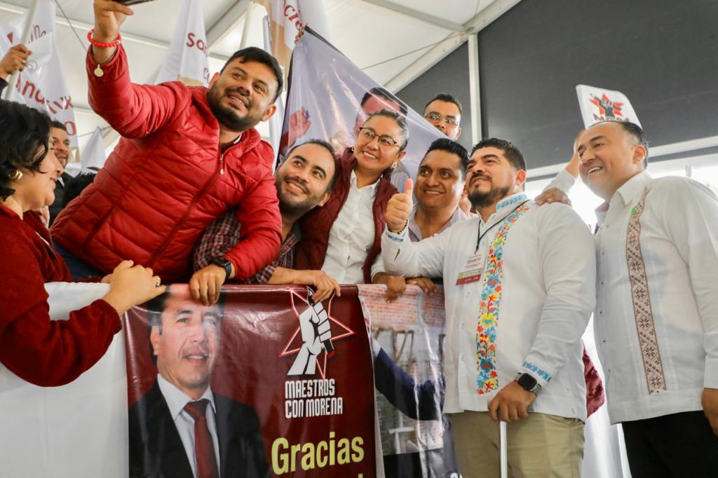 Miles de docentes de todo el estado arribaron a Pánuco; destacaron entre multitud por su alegría