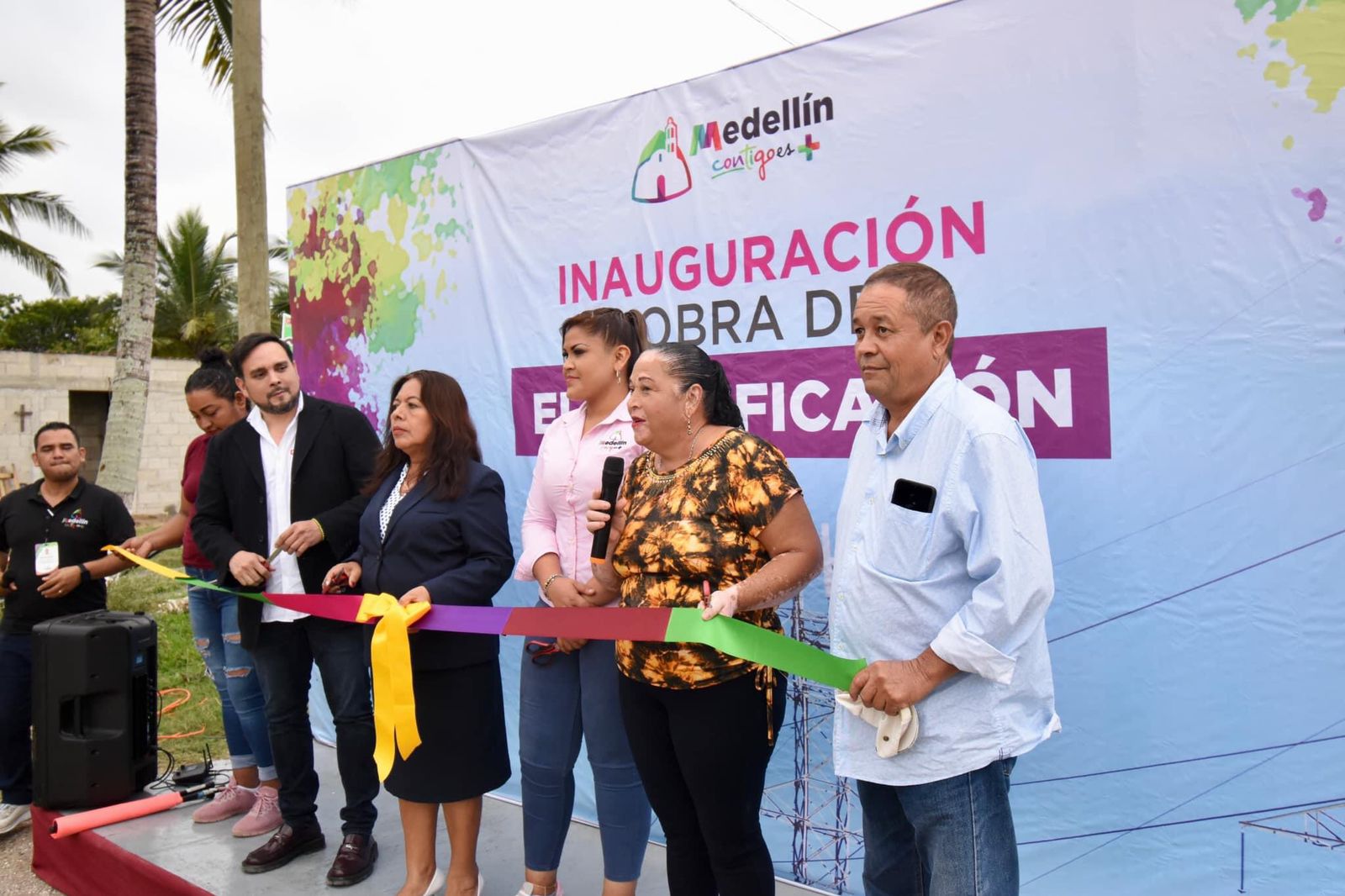 Abaten rezago eléctrico en dos comunidades de Medellín