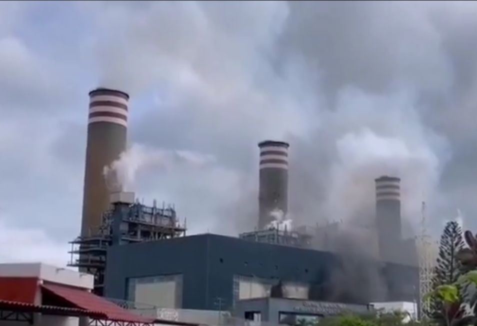 Explosión e incendio en termoeléctrica de Tuxpan