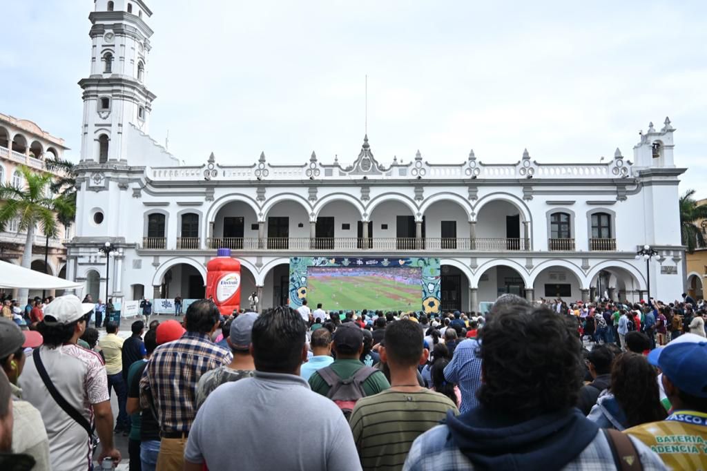 A reventar el zócalo para ver el partido de la Selección Mexicana