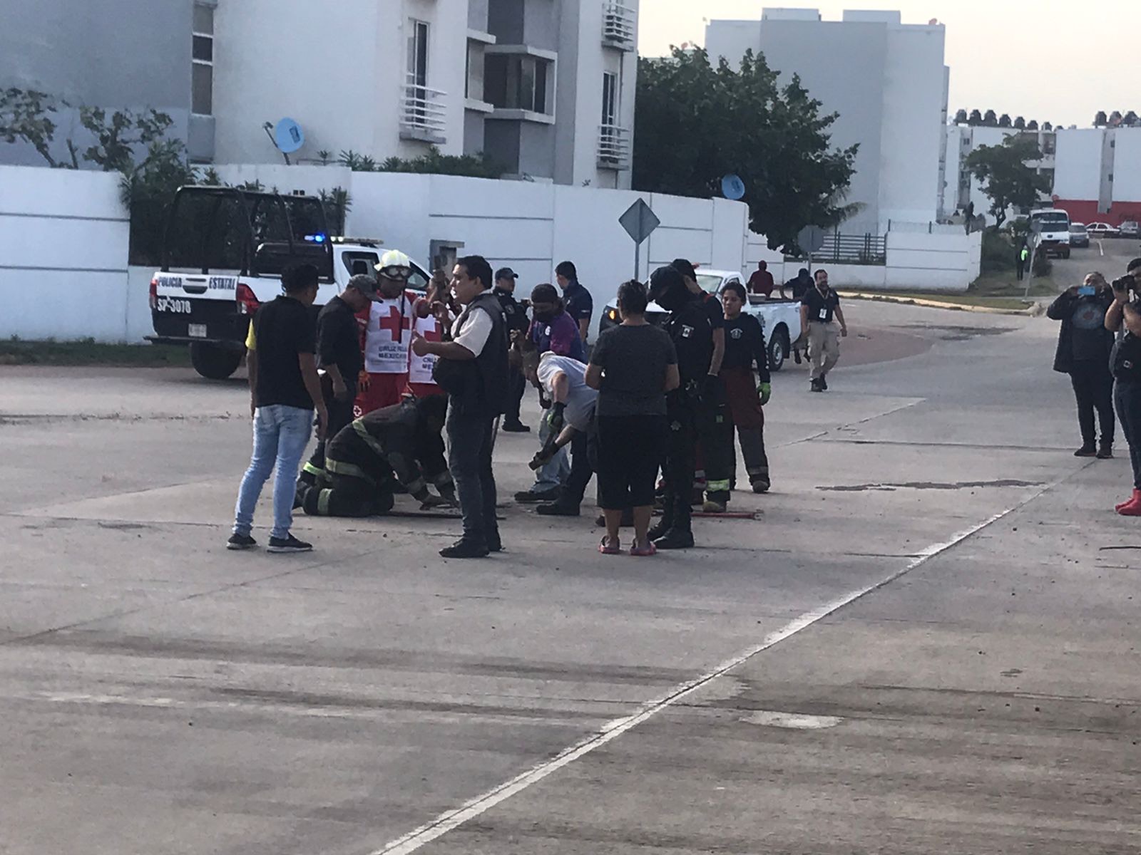 Rescatan a hombre que se internó en el sistema de alcantarillado de Rincón de la Palma Real