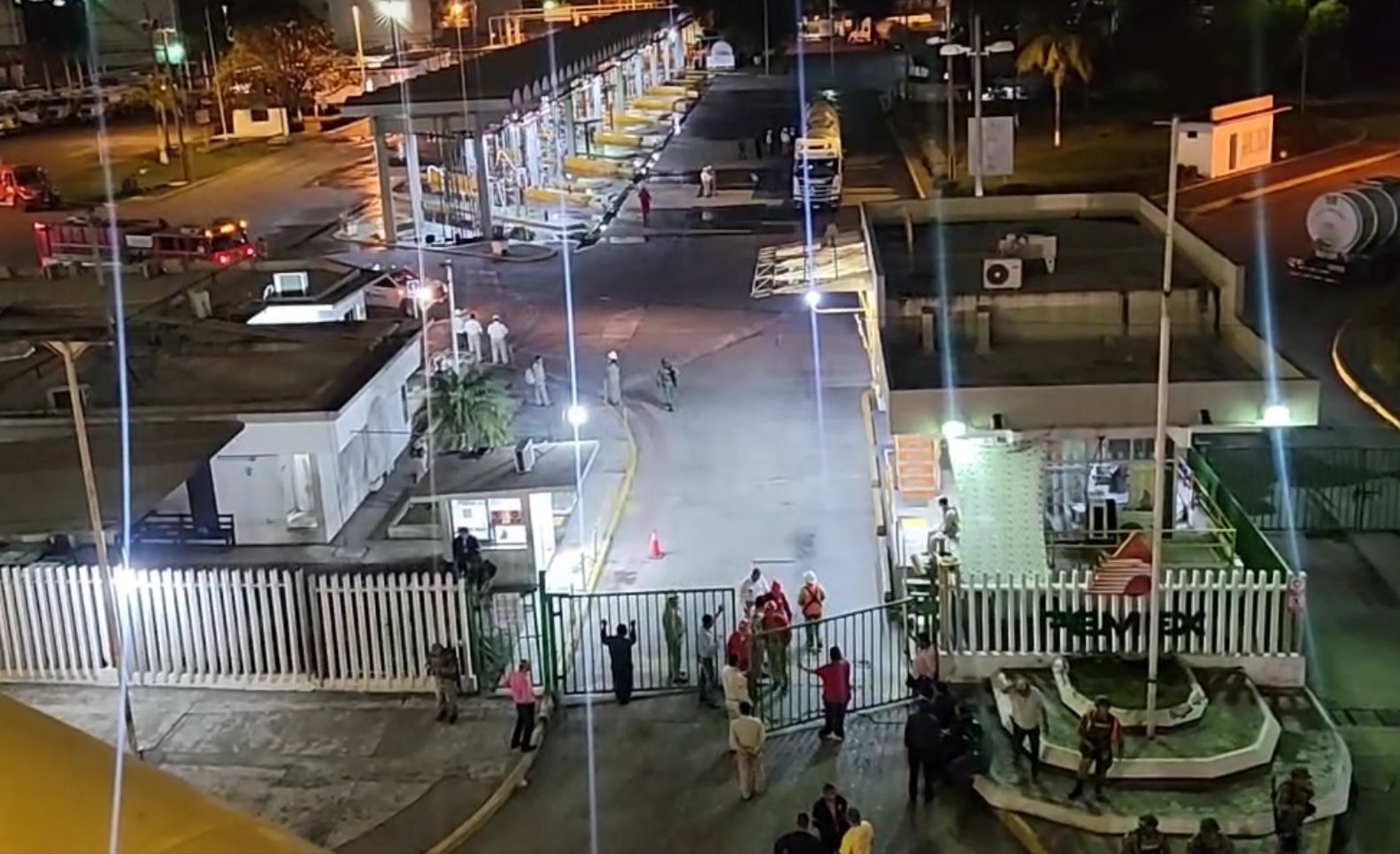 Flamazo de pipa en instalaciones de Pemex en Poza Rica