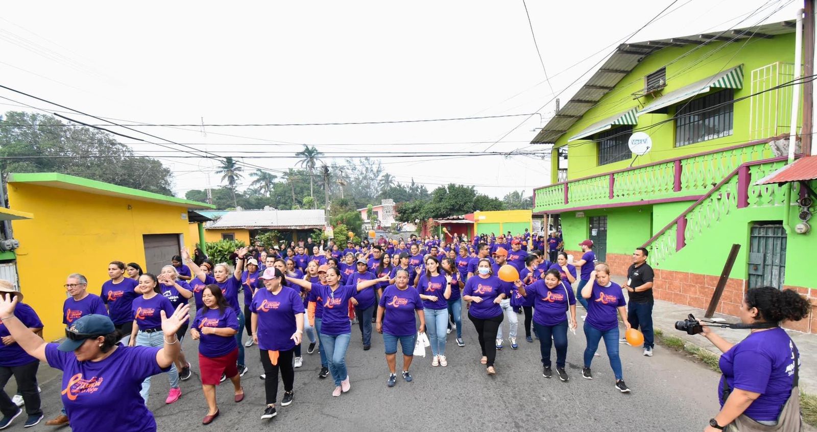 Marchan en Medellín en el Día Internacional de la Eliminación de la Violencia contra la Mujer