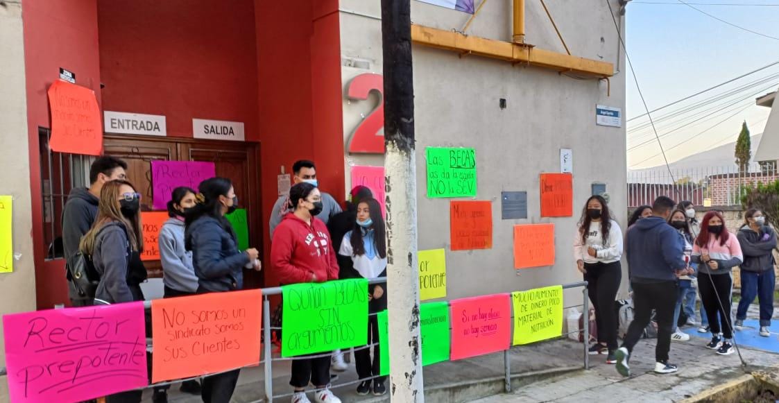 Toman Universidad Biomédica por falta de validación de estudios