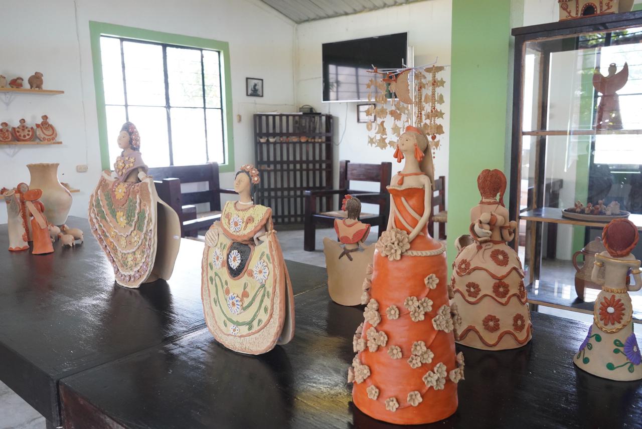 Asesoran a artesanas de San Miguel Aguasuelos para mejorar calidad y comercialización