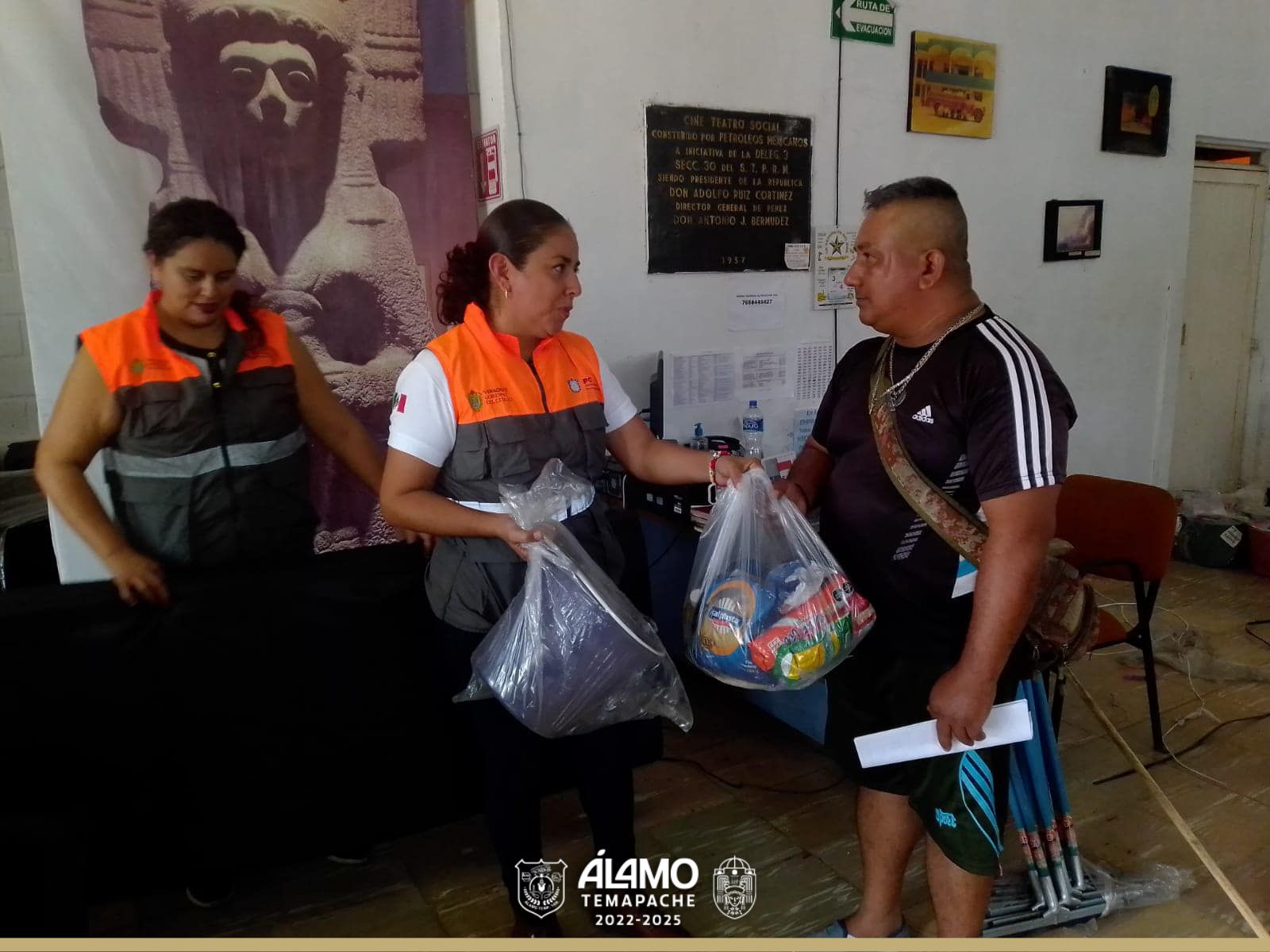 En Álamo Temapache etregan apoyos a damnificados por inundaciones