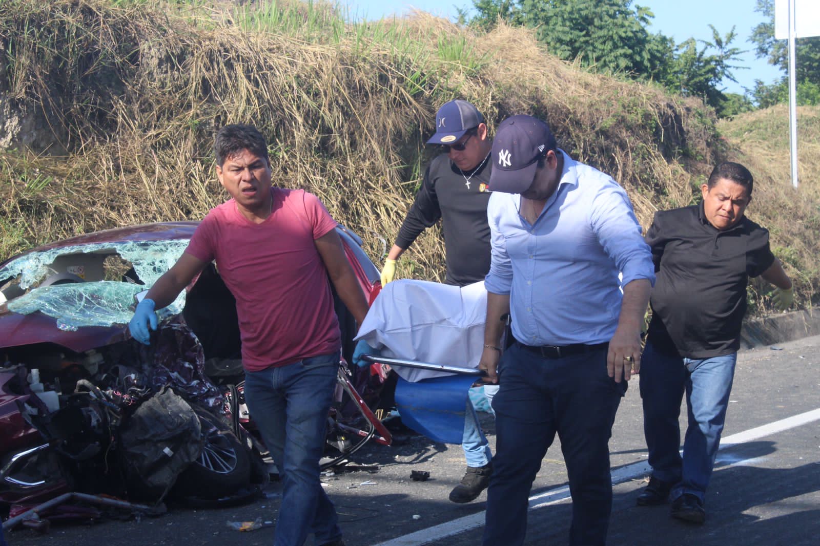 En accidente fallece ex alcalde de Tamalín y su señora madre, a la altura de Tihuatlán
