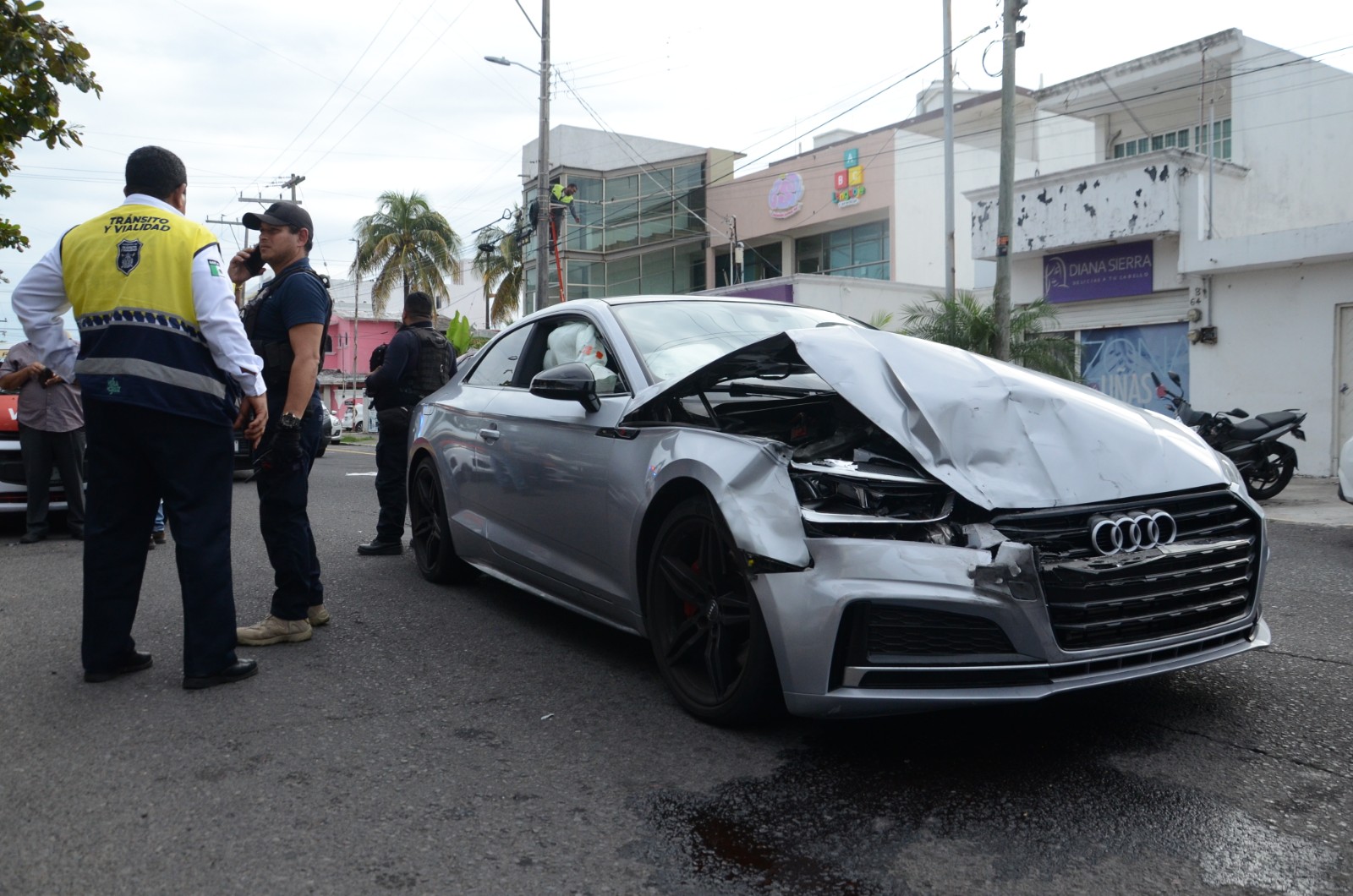 Joven ebrio causa accidente en el fraccionamiento Reforma