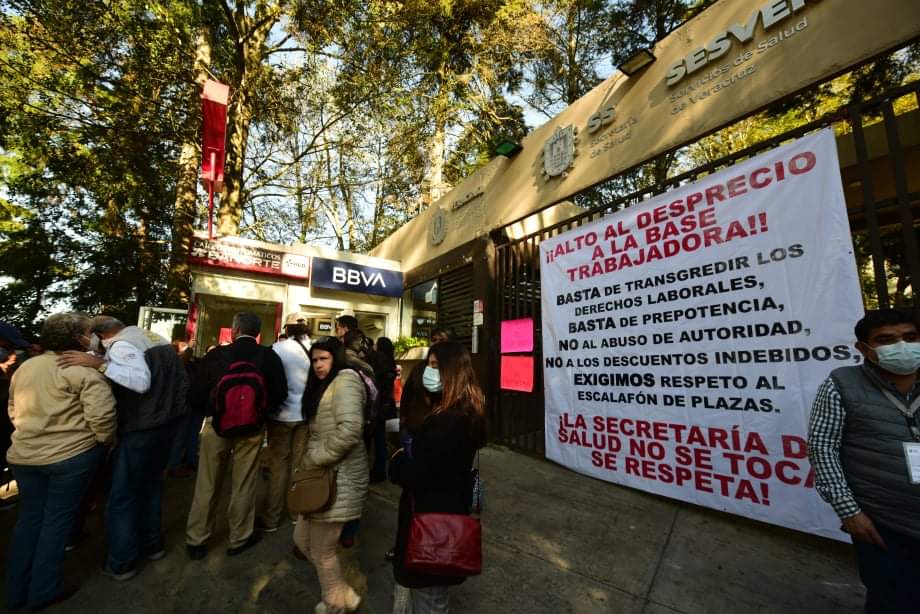 Trabajadores de salud toman instalaciones, exigen trato digno y respeto laboral