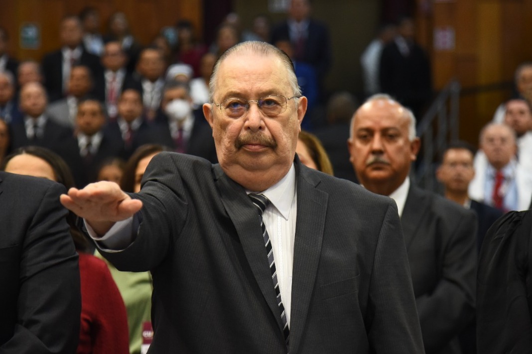 Por problemas de salud acortan comparecencia del titular de Sesver