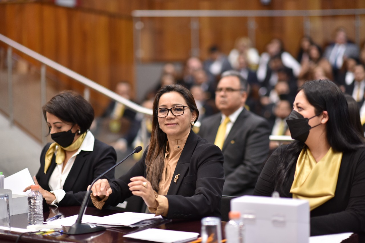 Se confrontan diputadas y Contralora en comparecencia