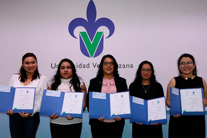 UV premió a las tesis sobresalientes realizadas por mujeres cuidadoras