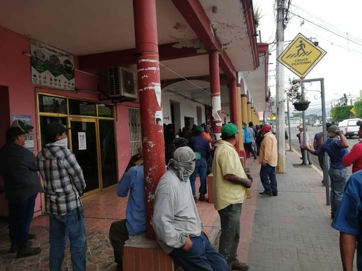 Encapuchados toman el palacio municipal de Omealca, exigen alto a operativos en viviendas