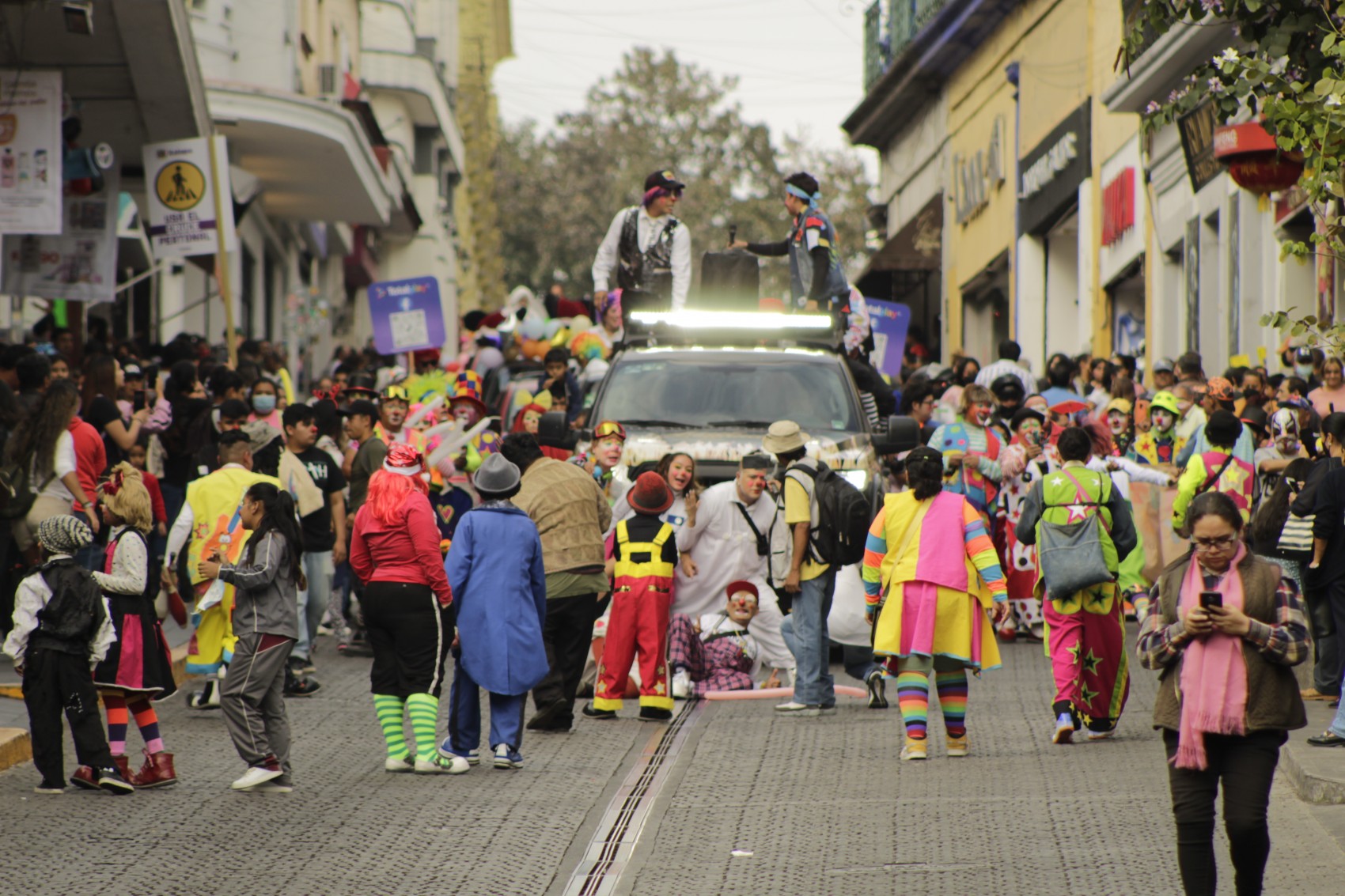 Payasos perciben desánimo en la población por la inflación y carestía de la vida