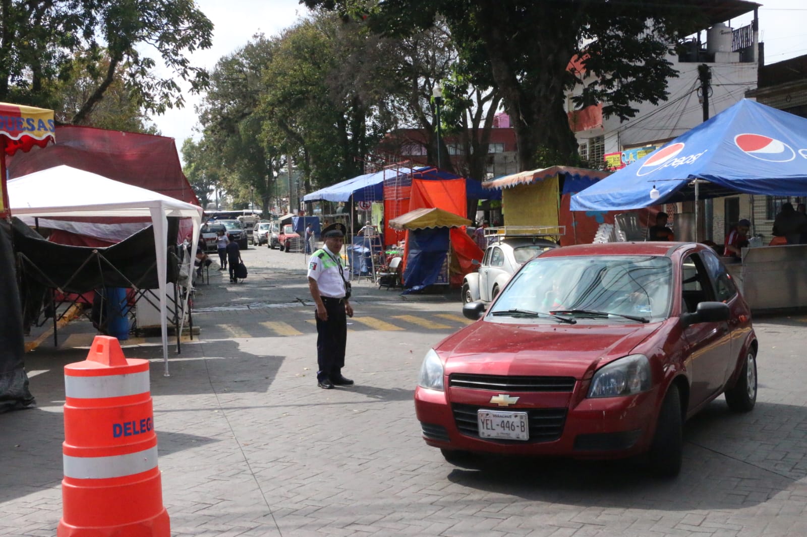 Ambulantes invaden el barrio de El Dique con motivo de la fiesta a la Virgen de Guadalupe
