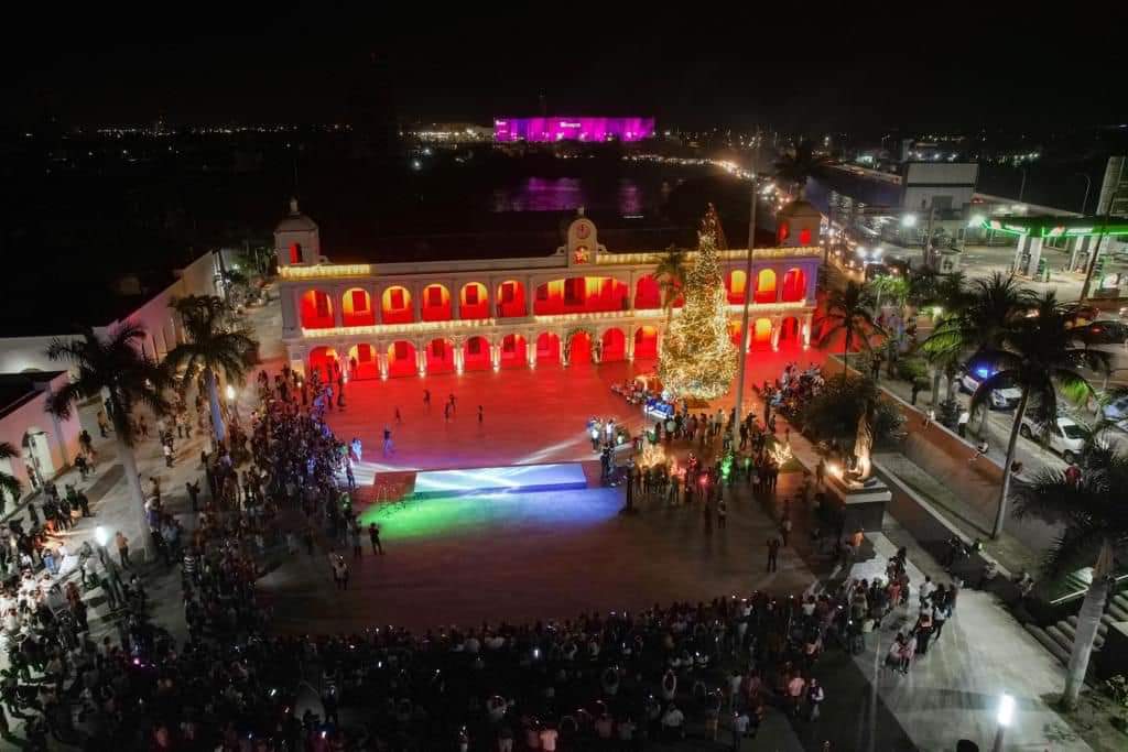 Encienden Árbol Navideño en Boca del Río