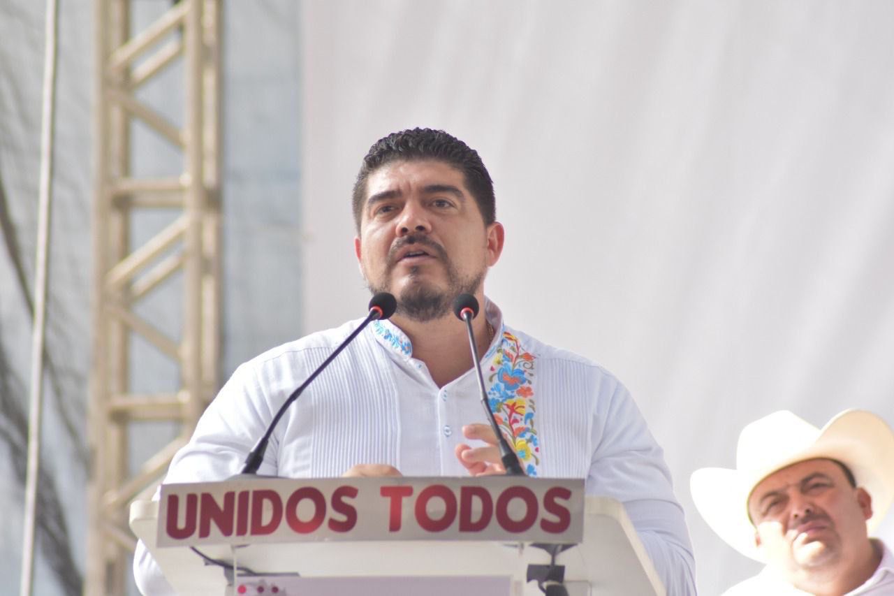 Zenyazen reconoce labor y liderazgo de la organización Unidos Todos