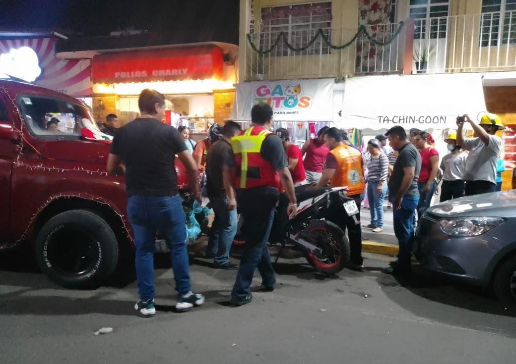 Camioneta sin frenos en desfile navideño en Fortín atropella a seis personas