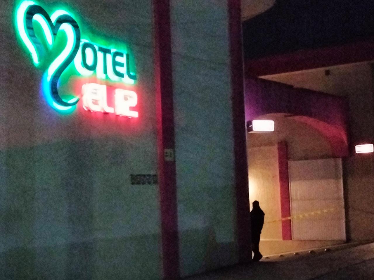 Hombre es encontrado sin vida en motel de Río Blanco