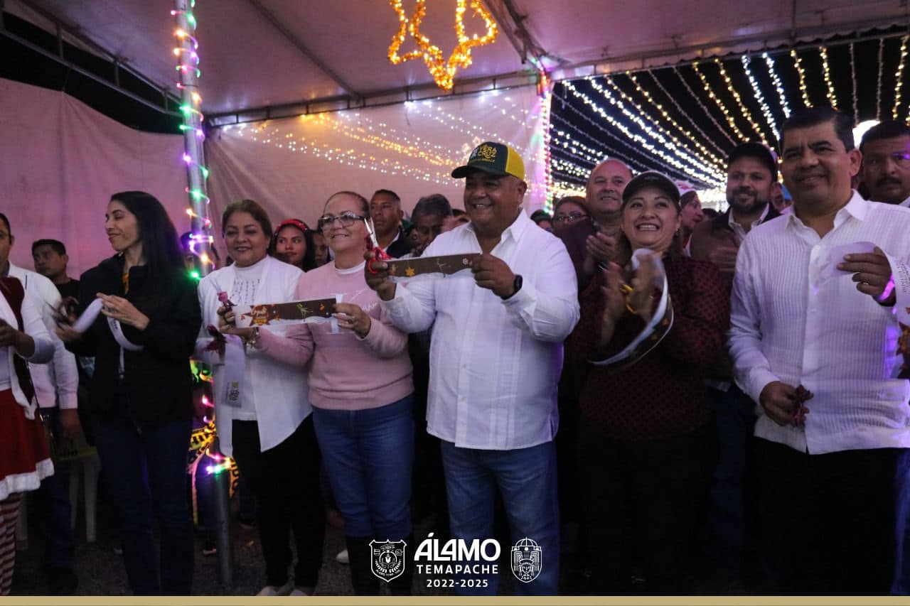 Con espectáculo de primer mundo se inaugura la pista de Hielo en Álamo Temapache