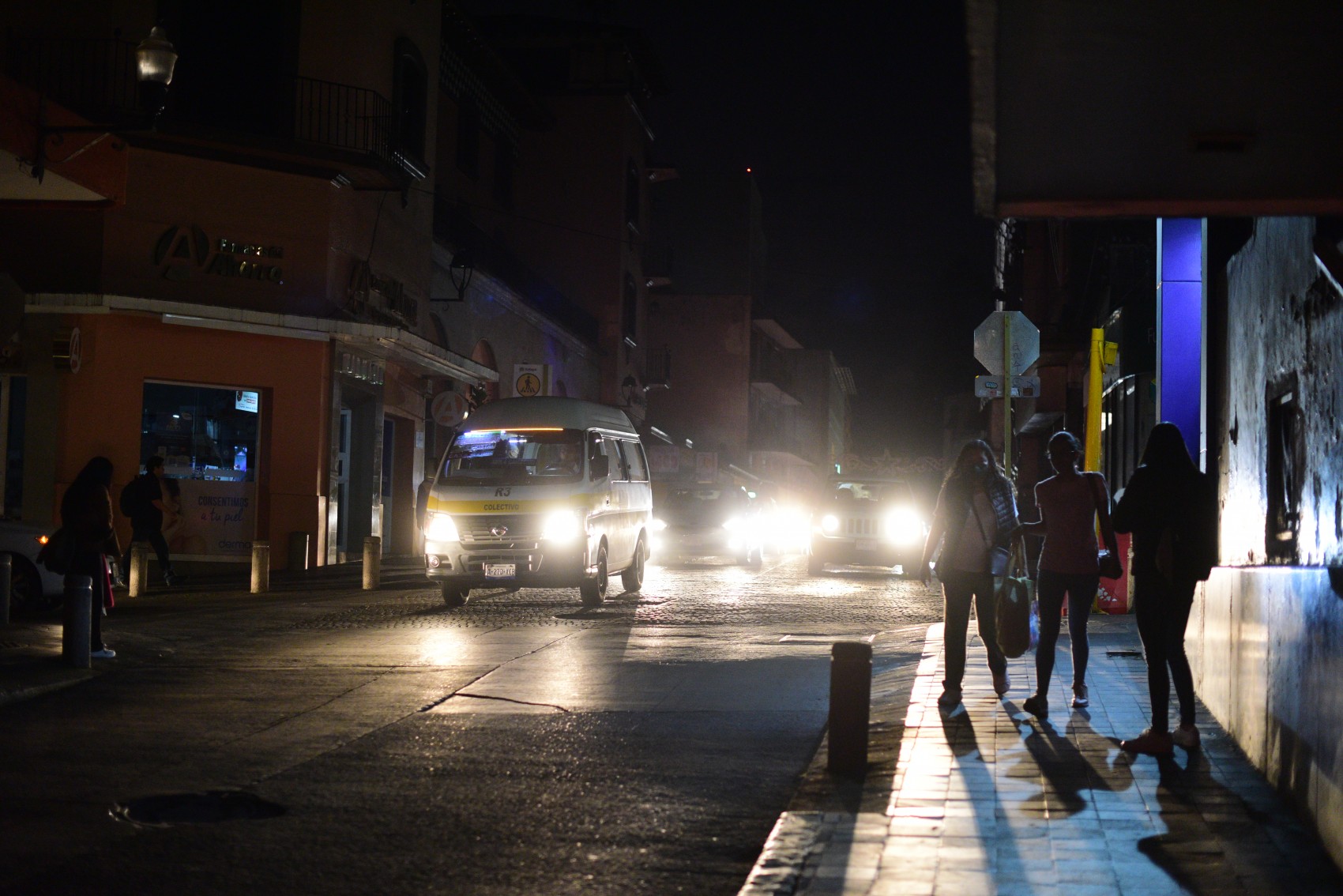 Apagón en Xalapa afecta a mil 100 usuarios de CFE