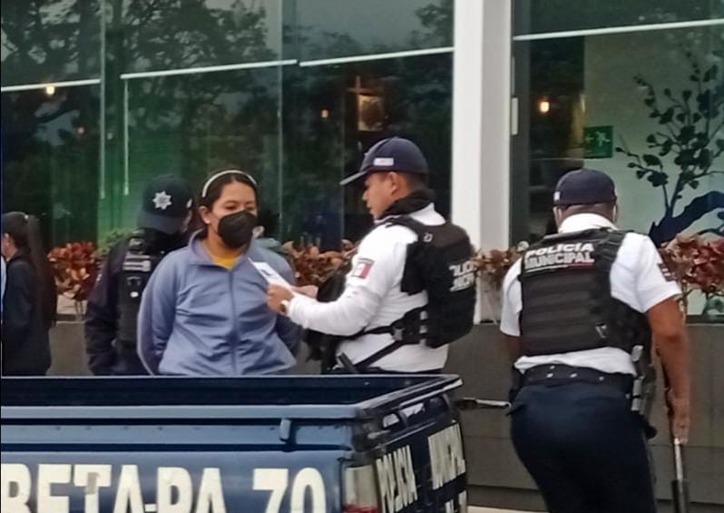Cae presunta fardera en Plaza Valle de Orizaba
