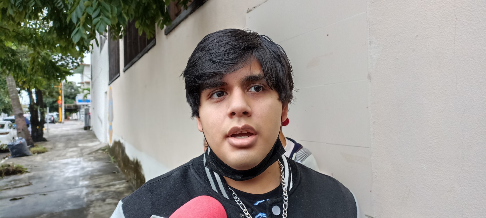 Se complica viaje de joven veracruzano por falta de vacunas reconocidas por la OMS