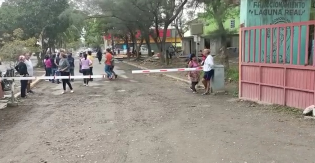 Se confrontan pepenadores con vecinos de fraccionamiento en Veracruz puerto tras agresión a guardia
