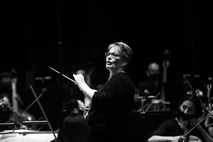 Académica UV dirigió la Orquesta Sinfónica Nacional en Bellas Artes