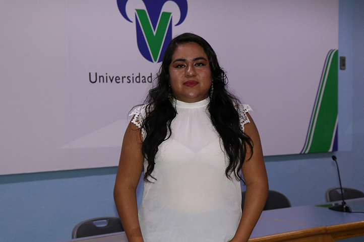 Egresada UV estudió comportamiento de la mosca de la fruta