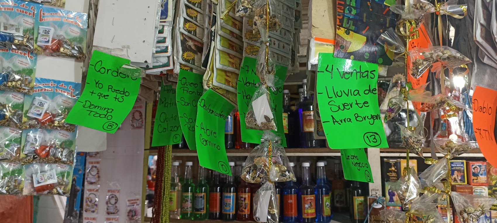 Al alza la venta de artículos esotéricos en mercados de Veracruz para los rituales de Año Nuevo