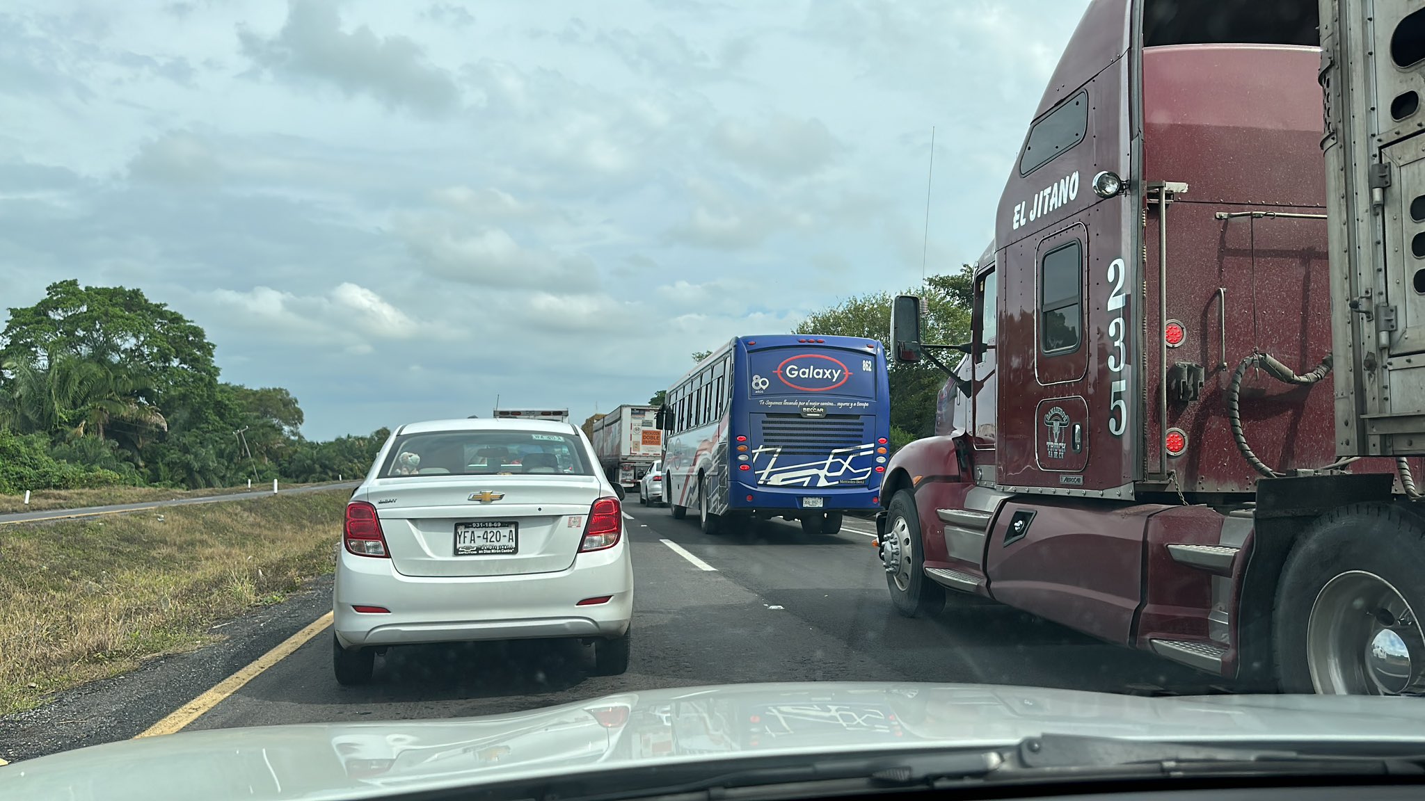 Reportan fila de hasta 7 kilómetros en caseta de cobro del Paso del Toro